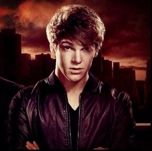 Ellie_Horan99's profile picture. Im a directioner & love Niall! Love district3 #3eek