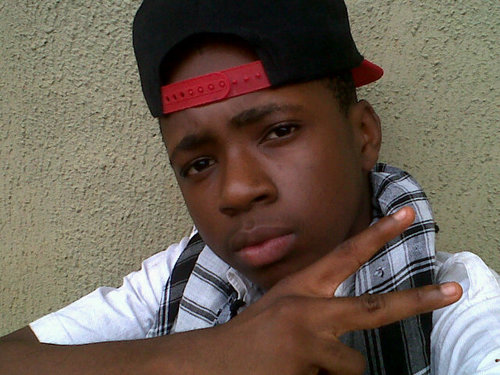 AM D_WIZZY...an upcoming artist http://t.co/ndNliNSu .BOOKINGS AND VERSES contact my manager BBM:28FF526E or call my manager:07067118444
dalucy01@yahoo.com