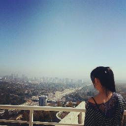 mauhong's profile picture. Who knows how to make love stay? Tell love you are going to Junior's Deli in Brooklyn to pick up a cheesecake,and if love stays, it can have half. It will stay.