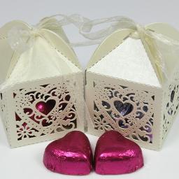 Candy buffets in Cardiff & South Wales. We also sell wedding favours and gift hampers and rent candy centrepieces. 
http://t.co/LWjeWeLs