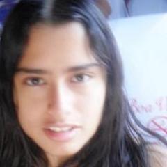 Aline Santos, 18 anos, libriana incomum. Que vive de dentro pra fora, sem se importar com as consequências.