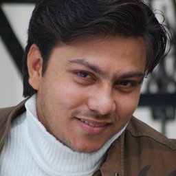 Tumne akela mana jo mujhe dekha suni raho pe chalte hue,baya kar raha hu jo na dekh payi nazare tumhari,hawao ka rukh aur suraj ki roshni sath mere chalte hue