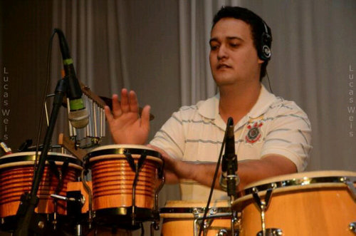 Filho do Deus vivo Rei dos Reis, membro da Terceira Igreja Batista CG MS, Percussionista no Min. Barcos.