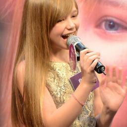 I love singing and I  love Connie Talbot , Christina Perri  
@ConnieTalbot607 followed me 16.07.2012