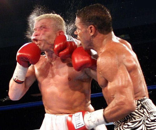 The best fighing videos, fail compilations and much more.

Now also learn to fight videos !

Every week at least 2 new vids.