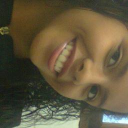 Uns namoram, outros ficam e eu fico esperando voce!!!!!