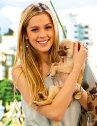Amo os Rebeldes , principalmente a Sophia , adoro o casal SoMic , amo pizza, bolo de prestigio e etc .