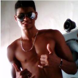 covarde não é aquele q chora por amor,e sim aquele que não ama por ter medo de chorar.........