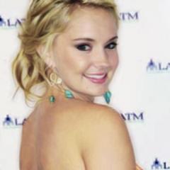 Oi, eu sou a Tiffany Thornton Sincera =)