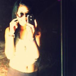 Helloú :')) me llamo Camila amo la música que termina con Core toda esa:Z sigueme & te sigo ñ.ñ