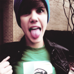 Não sou belieber de coração, pois um dia ele para. Sou belieber de alma, porque ela é eterna. @justinbieber you are everything to me.