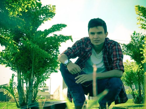 Cantor Sertanejo de Rio Verde - GO ,entre e conheça o novo trabalho http://t.co/MnL56aKy