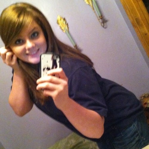 Well im hillary im 16 im very country im outgoing i have brown hair blue eyes i luv to sing :) john deere is my love. During the summer ill be fishin lol