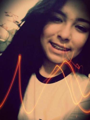 Tenho 14 anos#Gosto sair com meus amigos#Adoro Rock in Roll #Sou timida,palhaça,boba,e sou Corinthiana *-*