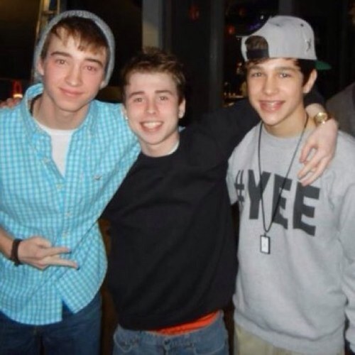 If you dont follow @therealpsanders i will pee on everything you love 3