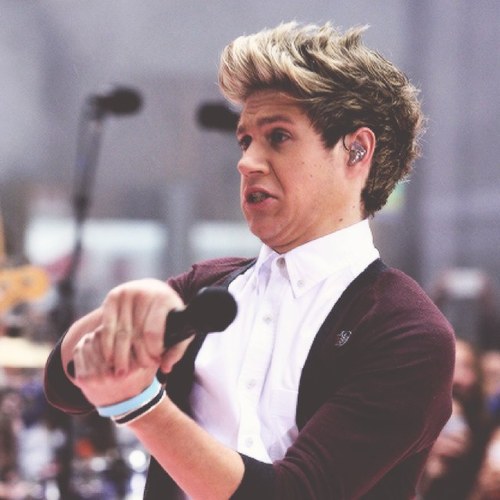 5 boys. Life = ruined. ❤ i try to follow back. xx! 0/5 forever alone. Tumblr: http://t.co/MR6lGBGr