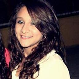 Feliz (: // Musica // Amigos // Coca-cola // 
http://t.co/RqByMBzA