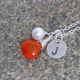 creat the jewelry designs and makinf handmade jewelry,,,,,,,