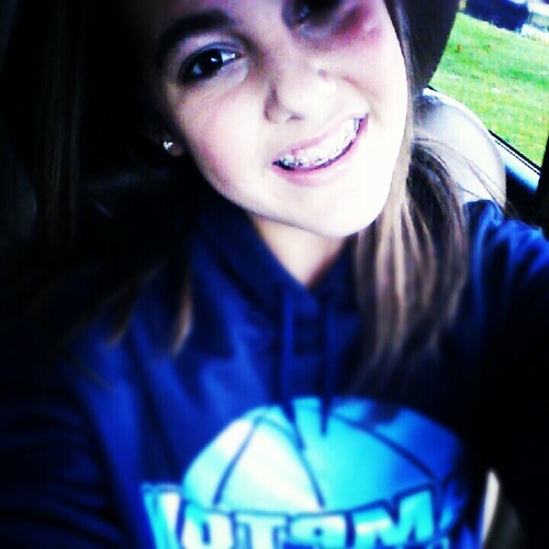 My name is Kaylee....I eat, sleep, and breathe basketball. I am a Christian girl. follow me..and I'll follow you back!(: