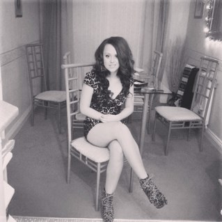 Follow me & ill follow you back ♥
follow me Instagram- hollycollinsx