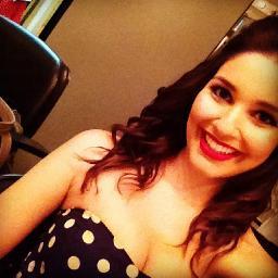 Eu te amo com a força de cada batida do meu coração, e te espero com o dobro delas. (@barrettolau) 
Since: 31/08/2012  Dona:@loucas_comrazao