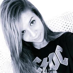 egoísta,impaciente,fora do controle.Cometo erros, e às vezes sou difícil de lidar,mas se você não sabe lidar com o meu pior,então não merece o meu melhor!