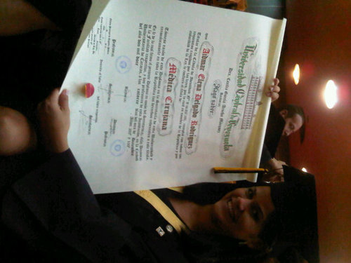 Médico Cirujano de la maravillosa UCV!!Una bella sonrisa es una carta de presentación.