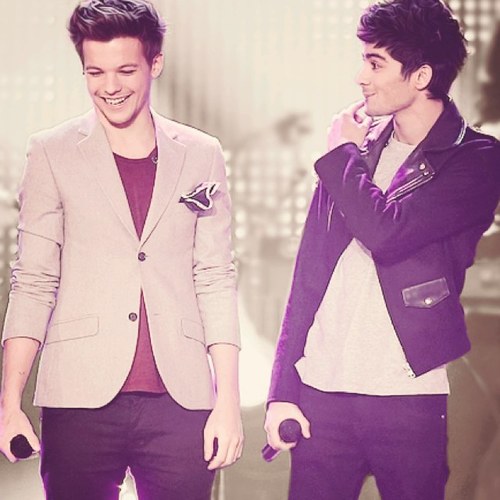 Hey guys! Just two directioner staying up all night! Admins: @Penelope_LuceS and @ArianneMorency Rape our follow button, you wont regret it ;) xx