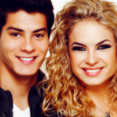 'Vou dizer te levo em meu coração
E eu preciso sempre ter por perto esse seu olhar...'
FC dedicado á um principe e uma pricesa. ♥Lua & Arthur♥