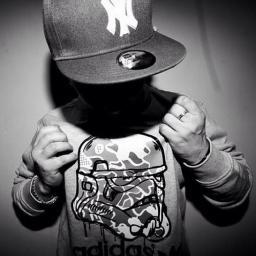 Follow maar gewoon! Sinds 06-11-12!
 Wil je ook mooie een tweet met shoutout? 
Adventeren: twitter@dj-milan.nl