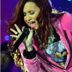 super fã do site demi lovato brasil
visitem http://t.co/s8DX1rNG
e sigam @ddlovatosbr