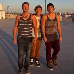 Cuenta dedicada a Emblem3 y Street Team oficial de Emblem3 en Euskadi. Trabajamos junto a @Spain_emblem3