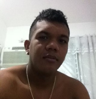 22 anos, Jogador de Futebol,sou Grande por quer Respeito os Pequenos !