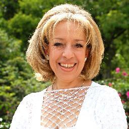 Médico Cirujano. MD Cuántico Magister Sc. Facilitadora de Procesos de Transformación Consciente y Realización Personal ,Profesional y Colectiva..