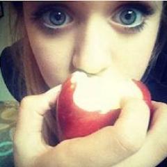 Louis Tomlinsons sister here!