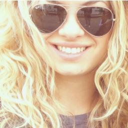 A melhor definição de Perfeição é você minha Diva @Lua_Blanco você é a melhor Ídola do mundo Since: 25-04-12