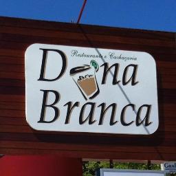 Restaurante e Cachaçaria Dona Branca, especializado em comida brasileira.
