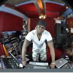 Creative and Quality driven are just a couple of words that describe music producer and songwriter Chi-Salaam, which stands for (C)reating (H)its (I)n- Peace.