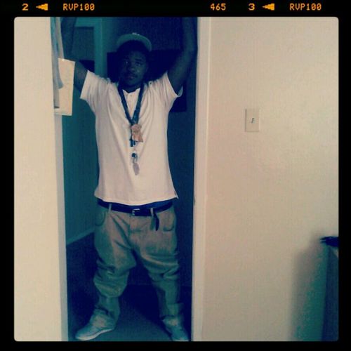 a real niga about my money and wat i be talm bout fwm direct message it dnt matter kik...cliffbaby214 but fuc with ya boy n i do follow back.ima rap my hood