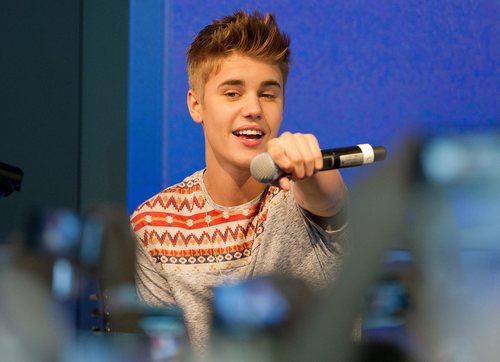 Hi im a 7 year old Boy Belieber My account @boyyy_belieber got suspended so pleasse follow!(: