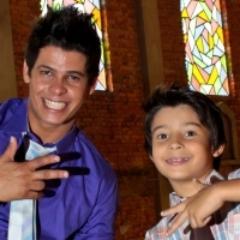 Sou menino, e sofro um pouco de  Bullying  Por gostar do Kaio e do Bruninho