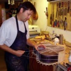 Luthier of concert and flamenco guitars. Director of the European Institute of Guitar Making. https://t.co/1qzJpROYnk