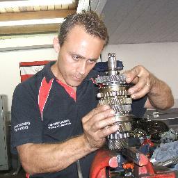 casado , pai de uma linda menina , e mecânico de autos com experiencia de 18 anos no mercado automotivo.