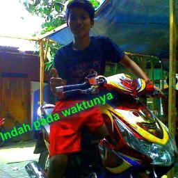 Aku ingin mencari seseorang yang bisa diajak tertawa dan menangis bersama dan selalu ada disaat2 itu (⌣_⌣)