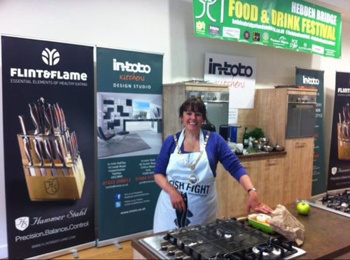 christineadave's profile picture. Widowed, mother, grandmother. Town councillor, former mayor 2012 
In public I'm seen as a extravert, in private I am introvert. Love of traditional pubs & food