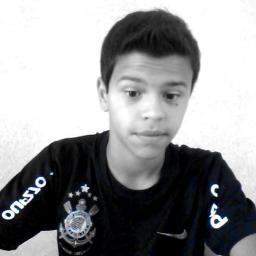 Amo futebol. e sou fana tico pelo barça gotaria mt que alguns jogadores de futebol me seguisem principalmente messi
