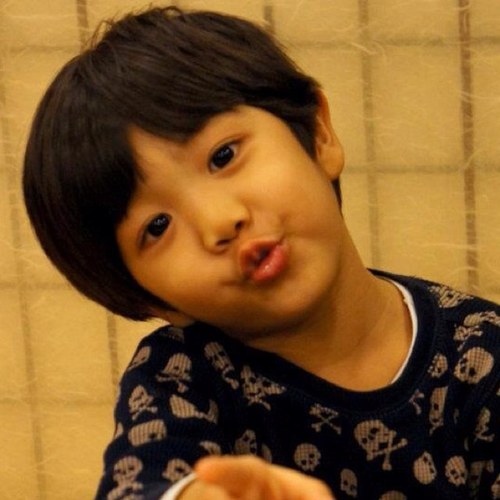 หวัดดีฮะ....ผมจอง ยูกึ๋น ฮะ ฟอลมาคุยก่ะผมได้น่ะฮะ...ผมไม่กัดหรอกฮะออกจะน่ารัก..ผมเป็นคนสนุกสนาน...ฟอลมาน่ะฮะ^^