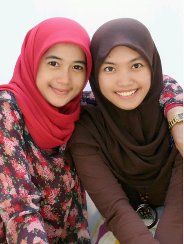 santioktaa's profile picture. ♥Allah ♥mom dad ♥ mas irfan mb pempo ♥ emy :)