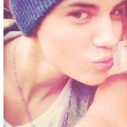 kidrauhlsmile_x's profile picture. «chi cazzo sei tu per giudicare il mio idolo?»
chiara / 14 anni / miley cyrus, justin bieber.
