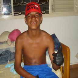 Quero curti a vida , estudar & zuar mt ;}} '